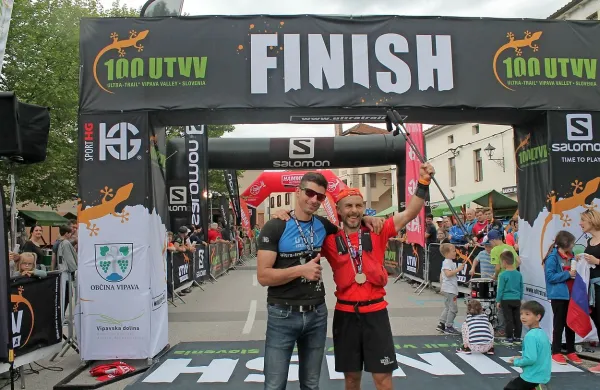 Organizator Boštjan Mikuž in Andi Mamić po teku 160 km