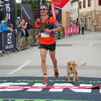 Na gorskem teku v Vipavski dolini slavje družine Tratnik in ultra bron Mamića