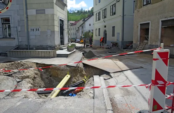 Podobno kot večina dejavnosti je tudi gradbena enota Komunale lani končala v rdečih številkah.