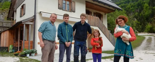  Pretnerjevi (manjka Matjaž): “Ob izboru za najboljšo kmetijo v Evropi smo najprej pomislili, da gre za  šalo.  Zadovoljni smo, da nas gostje cenijo.”  
