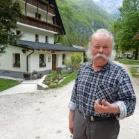  Ivan Jelinčič: “Turistične kmetije naj se same odločijo o registraciji, ali bodo   dopolnilna dejavnost, s.p. ali podjetje.”  