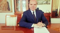 Čeprav v občinskem svetu nima koalicije, na katero bi lahko 
naslonil svoje odločitve, namerava Đenio Zadković županski 
mandat speljati do konca. 