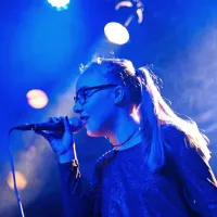 Lana Hrvatin, pevka skupine Le fam iz Šmarij pri Kopru, je osvojila 
rock vizionarja za najboljši vokal.   