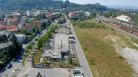 Na Majskih poljanah bi bilo mogoče ob uspešni prodaji  razmeroma 
hitro zgraditi nova stanovanja, ki jih mesto zelo potrebuje.