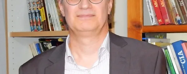 Ivan Vogrič, doma iz Nabrežine, zaposlen v Ljubljani, s knjigo 
osvetljuje del obdobja, ki ga je začel popisovati že v knjigi Stoletje 
pred prvo svetovno vojno - Res čas miru? in v številnih člankih.