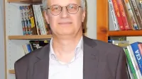 Ivan Vogrič, doma iz Nabrežine, zaposlen v Ljubljani, s knjigo 
osvetljuje del obdobja, ki ga je začel popisovati že v knjigi Stoletje 
pred prvo svetovno vojno - Res čas miru? in v številnih člankih.