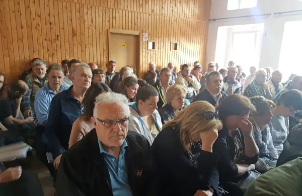 V krajevni skupnosti Črni Kal so toliko bolj pozorni glede vplivov gradnje, saj imajo že izkušnje pri 
gradnji avtoceste. Vprašanj je bilo toliko, da se bodo gotovo srečali še na kakšnem zboru krajanov.  