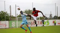 Papa Ibou Kebe (desno)  je  postregel tudi s karate posredovanjem nad Žigo Lipuščkom.