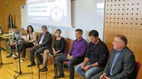 Na okrogli mizi so spregovorili (od desne proti levi) Stojan Ščuka, 
Martin Kovačič, Matjaž Primc, Lorela Dobrinja in Marjan Colja, 
pogovor  sta povezovala Špela Bajnoci in Andrej Bandelj. 