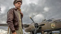 Vlogo Yossariana je v nadaljevanki odigral Christopher Abbott. Že 
leta 1970 pa je Mike Nichols režiral film po romanu Kavelj 22 
Josepha Hellerja.