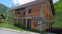 S samoprispevkom pred 30 leti začeto gradnjo večnamenske 
stavbe v KS Straža naj bi v tem mandatu vendarle dogradili.