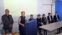 O kmetijstvu in gastronomiji so v Kopru razpravljali (z leve): Aleš 
Gačnik, Aleksandra Pivec, Silvan Peršolja, Stanka Pretner, Eva 
Štravs Podlogar, Tomaž Kavčič in Matej Lisjak. 