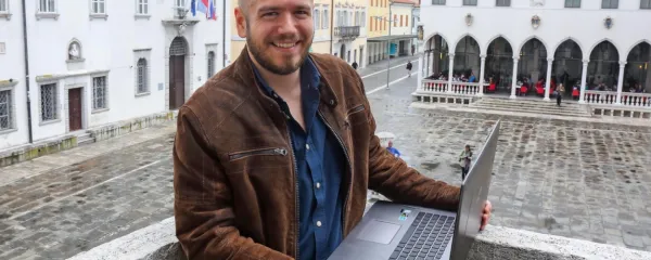 Marko Grgurovič je z računalniško igro Mordhau zadel v polno. V 
mesecu dni, odkar je igra naprodaj, je z desetčlansko ekipo 
sodelavcev zaslužil 20 milijonov evrov.