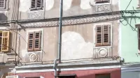 Na četrtkovi dražbi občini ni uspelo prodati le stanovanja v mansardi 
objekta na Gregorčičevi 62. Znova ga bodo prodajali 10. julija.