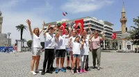 RoboSončki  so si ogledali tudi Izmir in se za spomin fotografirali 
na  glavnem trgu ob morju.