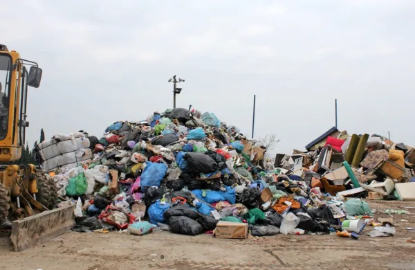 V izolski občini ustvarijo 3500 do 3800 ton mešanih komunalnih 
odpadkov na leto in jih odpeljejo  v RCERO Ljubljana, kjer so 
podražili storitve za 20 odstotkov. 