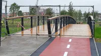 Pešci in kolesarji se zaradi ograje še vedno ne morejo podati na 
novozgrajeni most čez kanal Grande v Kopru.