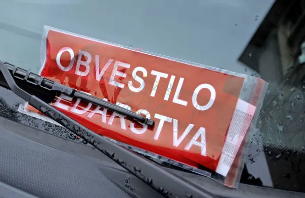 V treh letih redarji izdali 9001 globo