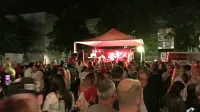 Množica navijačev ob proslavi uvrstitve v prvo ligo.