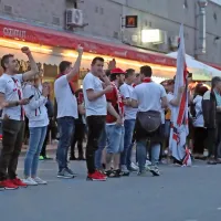 V pričakovanju prihoda nogometnih junakov.