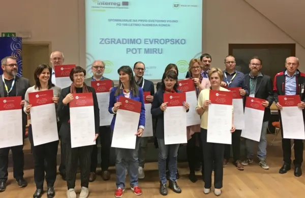 Predstavniki devetih držav so podpisali listino o  partnerstvu za 
gradnjo evropske poti miru.