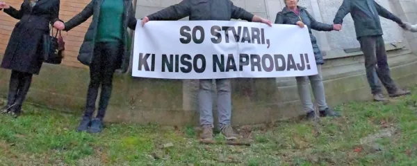 Prava smer je naprej k zgodovini