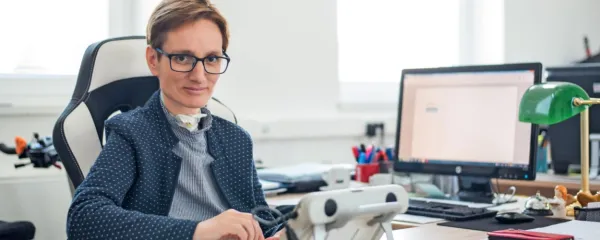 Dr. Sara Ahlin Doljak,  odvetnica, obolela za multiplo sklerozo