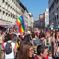 Množično in pisano na tržaški paradi ponosa