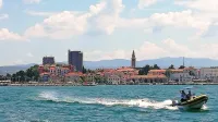 Prihodnje dni bo morje zaradi toplega in stabilnega vremena še 
topleje, pričakovati je, da bodo  kopališča    polna.    