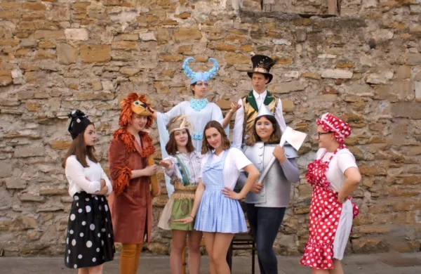 Na  oder Gledališča Koper bodo stopili Doroteja, Strašilo, Pločevinko, Lev, Toto ...