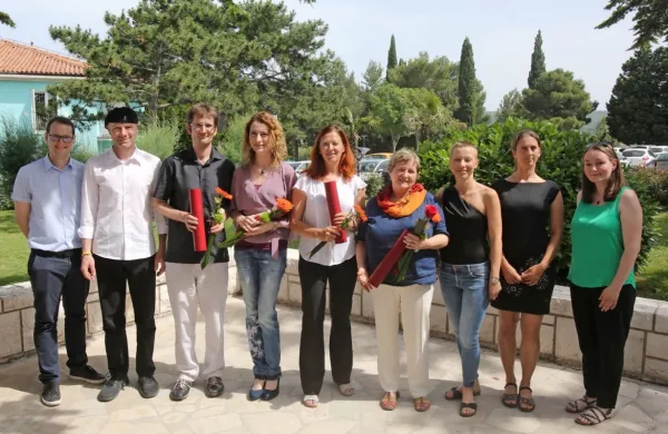 Jubilejna priznanja ob 25-letnici ZRS Koper so prejeli (z leve): 
Kristijan Nemec, Blaž Lenarčič, Gašper Mithans, Barbara Pandev, 
Mateja Sedmak, Milena Bučar Miklavčič, Barbara Gornik, Zorana 
Medarić in Ksenija Perković.   