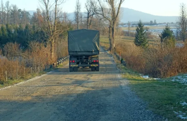 Cesto med Zagorjem in Bačem bodo končno asfaltirali tudi na 
delu, ki sodi v pivško občino.