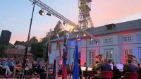 Na slavju srebrnega jubileja turističnega rudnika so, po dolgih 
letih,  ponosno razobesili tudi rudarske zastave.