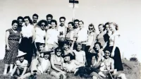 Mladi  iz Hrpelj in Kozine, ki so se tistega poletnega večera leta 
1957 podali na Slavnik, da bi naslednji dan pomagali pri otvoritvi 
Tumove koče, si najbrž niti v sanjah niso predstavljali, da bodo s 
tem postavili zametke za tradicionalni nočni pohod na Slavnik. 