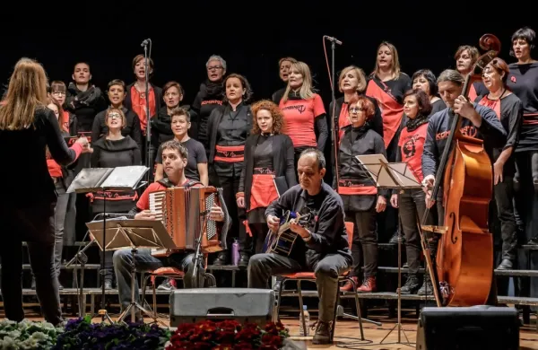 Kombinatke, ki letos praznujejo 11. rojstni dan, bodo v soboto 
zvečer nastopile na plaži v Valdoltri.