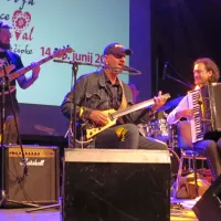 Umetnika čarobnih prstov - Marko Hatlak z bendom in Vlatko 
Stefanovski - sta botrovala čarobni otvoritvi 38. festivala idrijske 
čipke.