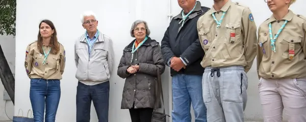  V Taborniškem domu nad Piranom so se maja srečali stari, mladi, 
nekdanji, sedanji in bodoči taborniški prijatelji in somišljeniki.  
Tretji z desne je Vojko Ličen. 