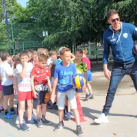 Dejan Vinčič je septembersko EP v Ljubljani predstavljal tudi na 
druženju z otroki novogoriške OŠ Frana Erjavca.