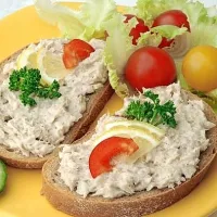 V vročini naj bo vsak obrok lahko prebavljiv in ne preobsežen. 