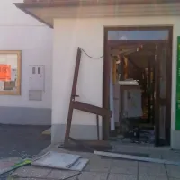 Ponoči so razstrelili bankomat v Senožečah