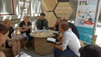 Ploščad Silvana Furlana še urejajo, s pomočjo palet pa bo dobila 
podobo satovja.  