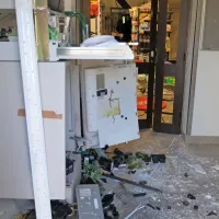 Domačine iz središča Divače je sredi noči prebudil močan pok. 