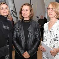 Gail C. Morris med kustosinjama: levo Majda Božeglav Japelj, 
desno Tatjana Sirk 