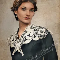 Maruša Mlakar je kot Zofija 
Borštnik nastopila  v rekonstruirani originalni obleki. 