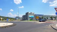 Obrtna cona Srmin se je razvila v živahno podjetniško točko, a zdaj 
tja še  ni mogoče priti z avtobusom.