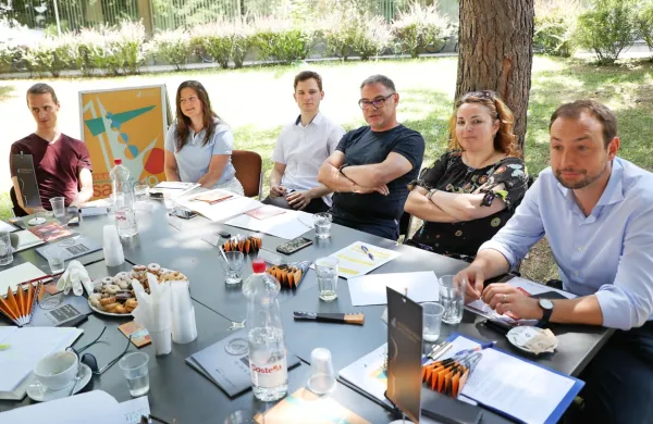  23. SAXGO so predstavili  Boštjan Simon, podžupanja Elena 
Zavadlav Ušaj, Jan Gričar, Matjaž Drevenšek, Pavla Jarc in 
ravnatelj glasbene šole Sandi Vrabec. 