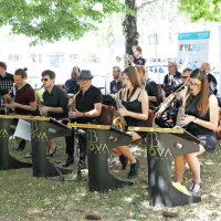 Za zvočno in fizično kuliso  so na predstavitvi festivala poskrbeli 
člani Big benda Nova. 