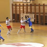 V minuli sezoni se je v dresu Oplasta uveljavil mladi reprezentant 
Nejc Kovačič (beli v boju za žogo).