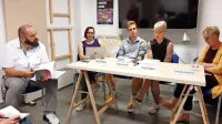 Priročnik Mavrica v žepu so v prostorih legebitre predstavili (z 
leve): Andreja Hočevar, Katja Sešek, Filip Vurnik, Lana Gobec in 
Mitja Blažič.   