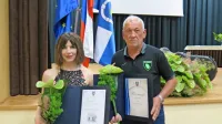 Županovo priznanje je prejela plesna učiteljica in vodja društva 
Plesnega društva Be Funky Mateja Terčon Knap, letošnje občinsko 
priznanje pa  Jožef Kovačič, ki je pomembno prispeval k razvoju 
nogometa na Komenskem. 